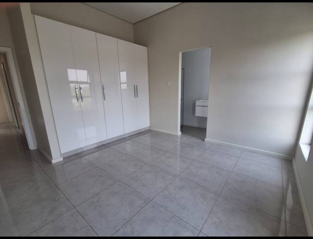 4 BEDROOM HOUSE FOR SALE IN PALM LAKES ESTATE